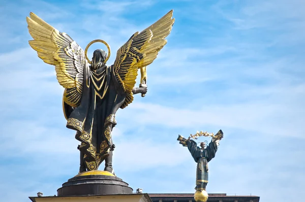 Αγάλματα στην πλατεία Ανεξαρτησίας στο Κίεβο — Φωτογραφία Αρχείου