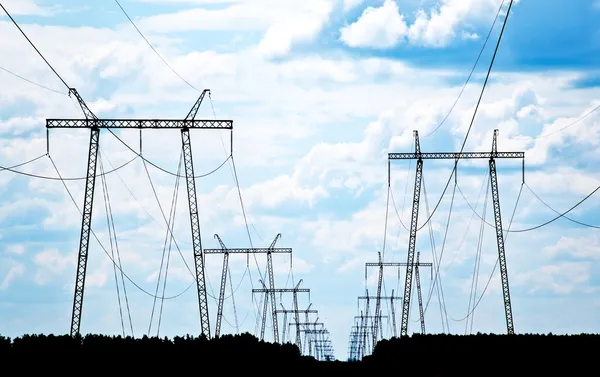 Pylons de rede elétrica — Fotografia de Stock