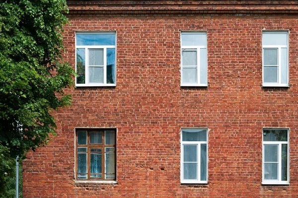 Red brick house. — Stock Photo, Image