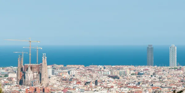 Panorama av Barcelona med sagrada familia. — Stockfoto