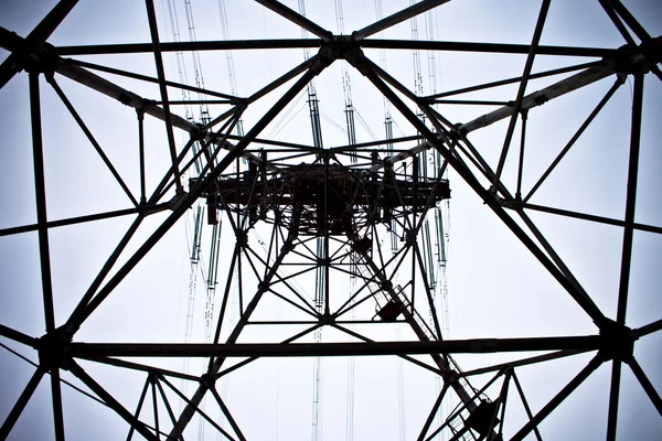 Torre de líneas eléctricas — Foto de Stock