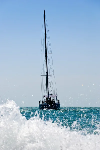 Yacht drifting in the sea — Stock Photo, Image
