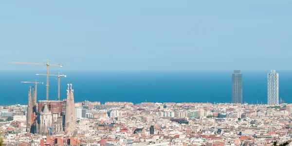 Panorama der stadt barcelona mit sagrada familia. lizenzfreie Stockfotos