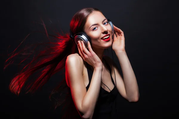 Lovely smile by beautiful woman music fan — Stock Photo, Image
