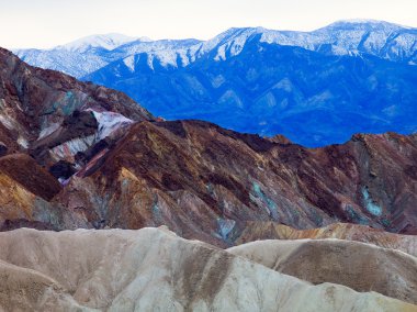 canlı bir şekilde renkli death valley manzara