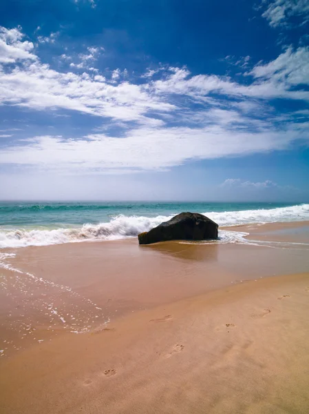 stock image Water crashing into the rocks