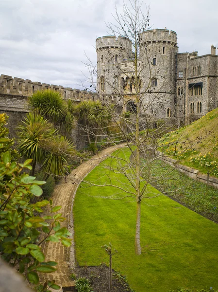Windsor Castle Gardens és a tornyok — Stock Fotó