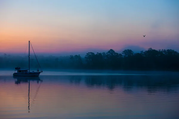 Barca durante il tramonto — Foto Stock