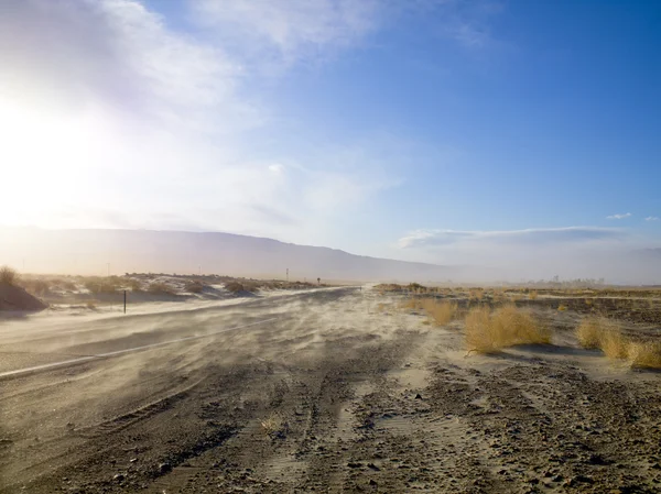 沙漠道路尘土飞扬 — 图库照片