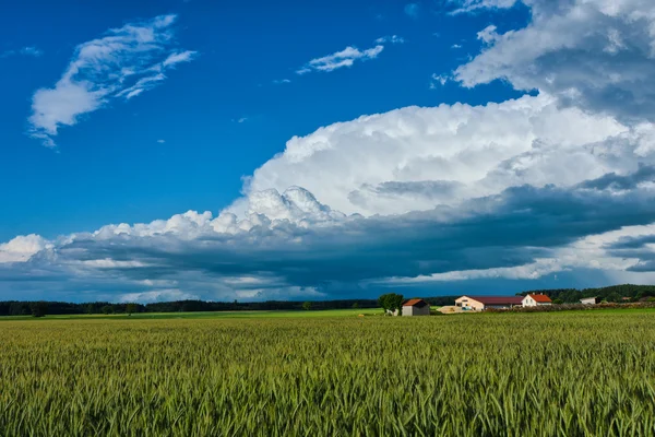 Obrovský mrak nad farma — Stock fotografie