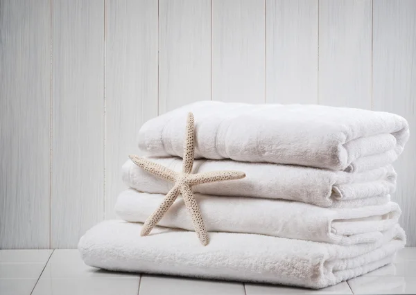 Nuevas toallas blancas — Foto de Stock