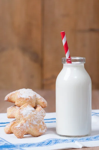 Молоко & печиво — стокове фото