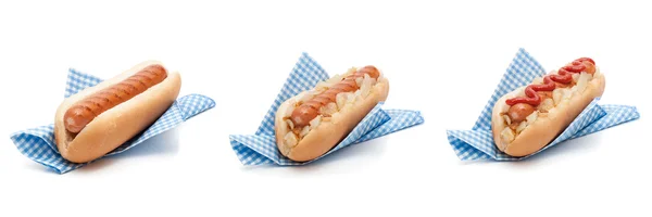 Salchichas de perro caliente en servilletas —  Fotos de Stock