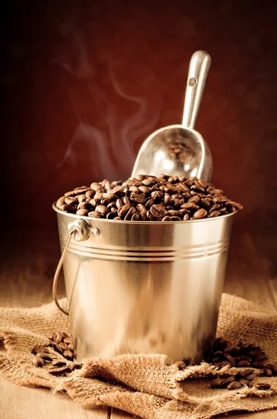 Wiadro ziaren kawy — Zdjęcie stockowe