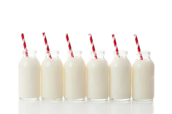 Mléko láhev řádek — Stock fotografie
