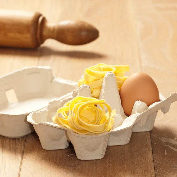 新鲜的蛋意大利面条 — 图库照片
