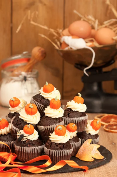 Herstellung von Halloween-Muffins — Stockfoto
