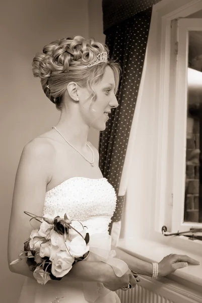 Bride Awaits Her Groom — Stock Photo, Image