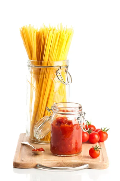 Pasta de tomates y espaguetis — Foto de Stock