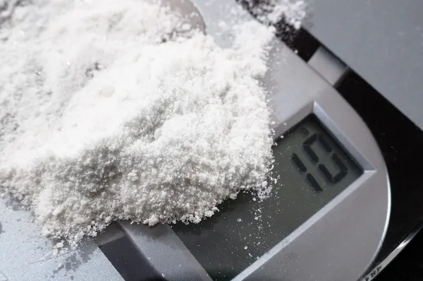 Mephedrone (Meow) On Weighing Scales — Stock Photo, Image