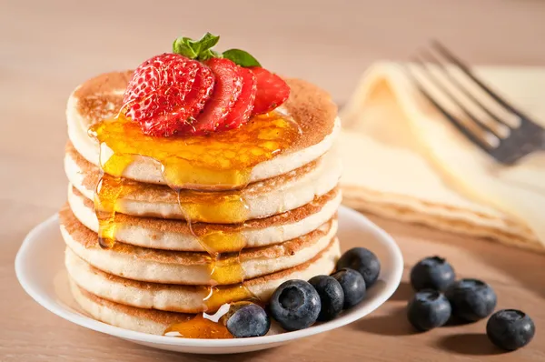 Pancakes With Maple Syrup — Stock Photo, Image