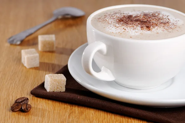Кофе и сахарные кубики — стоковое фото