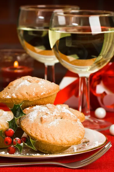 Christmas Mince Pies With Holly — Stock Photo, Image
