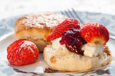 çilek scones