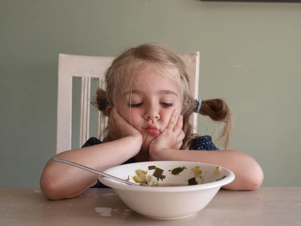 Naštvaná holka nemá jíst — Stock fotografie