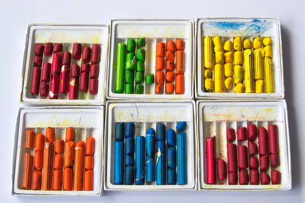 Старих воску кольорові олівці — стокове фото