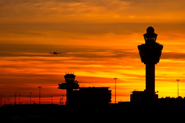 Aeroporto pôr do sol — Fotografia de Stock