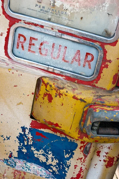 Vintage benzin pompası — Stok fotoğraf