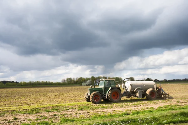Фермер трактор — стокове фото