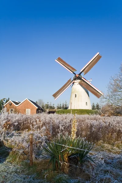 Moulin à vent d'hiver — Photo