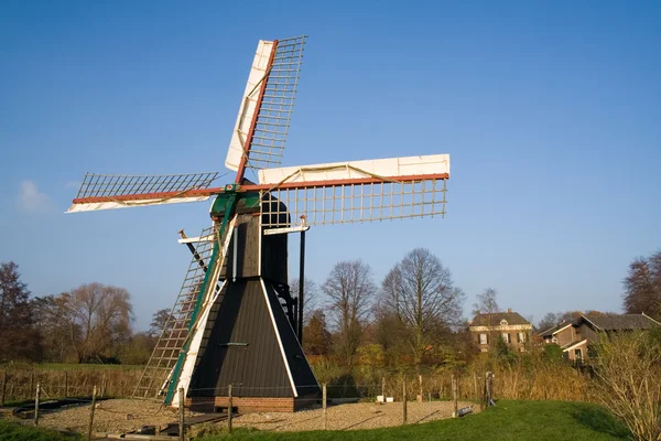 Nederlandsk vindmølle – stockfoto