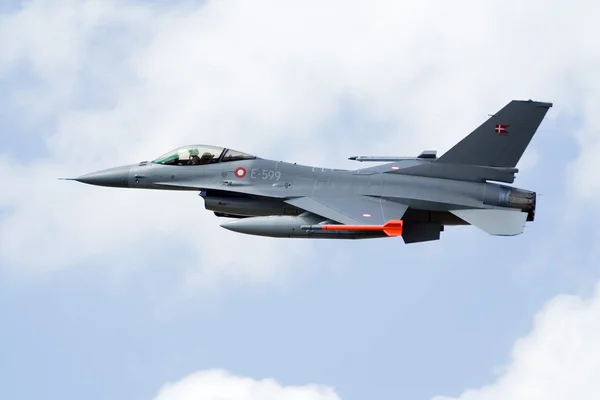 Denemarken f-16 falcon — Stockfoto
