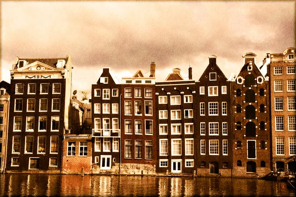 アムステルダムの運河沿いの家ヴィンテージ — ストック写真
