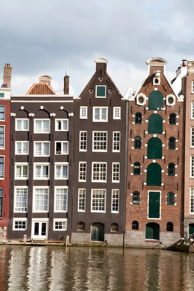 アムステルダムの運河の家 — ストック写真