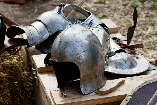 中世纪的盔甲μεσαιωνική πανοπλία — 图库照片