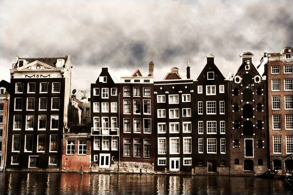 アムステルダムの運河の家 — ストック写真
