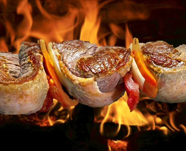 Barbecue sul fuoco caldo — Foto Stock