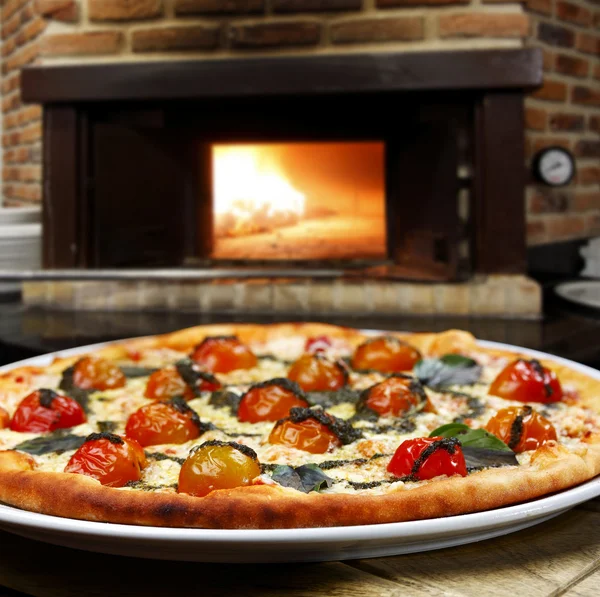 Pizza oven — Stockfoto