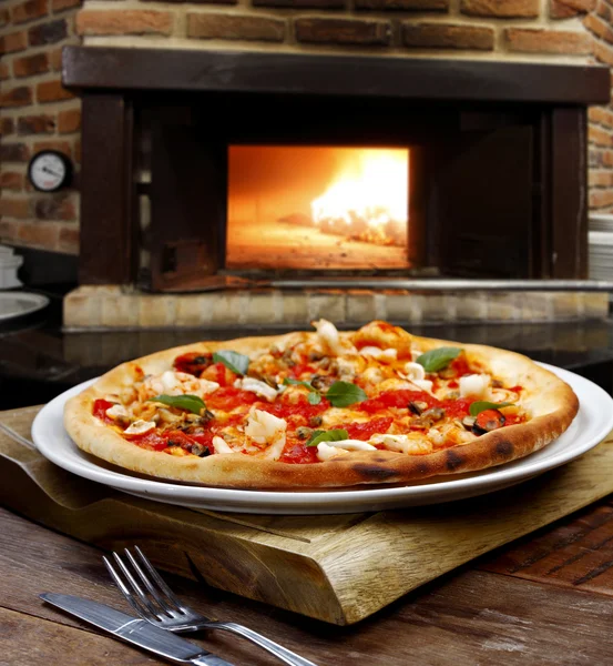 Печь для пиццы — стоковое фото