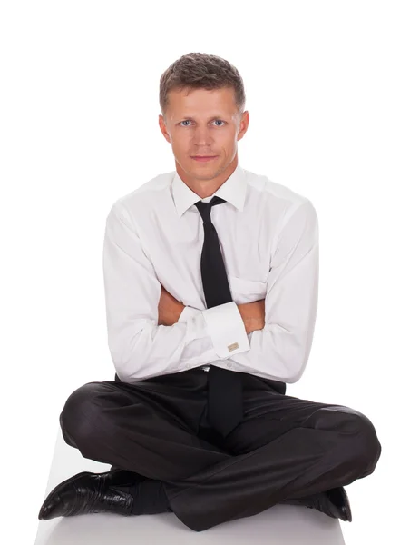Деловой человек в позе медитации — стоковое фото