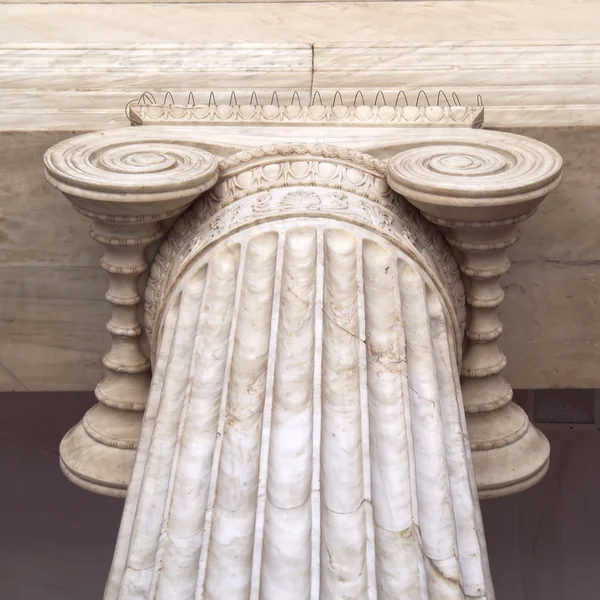 Capital das colunas jónicas — Fotografia de Stock