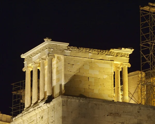Athena Nike temple illuminated — Stock Photo, Image