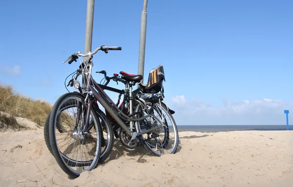Vélos sur la plage — Photo