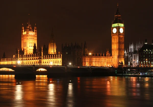 Parlamentet på natten — Stockfoto