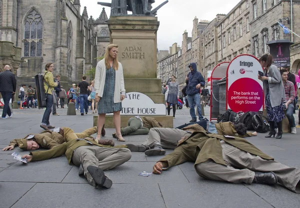 Jogando Morto no Festival de Edimburgo Fringe — Fotografia de Stock