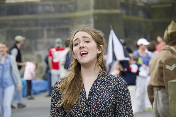 唱歌在爱丁堡节日边缘 — 图库照片